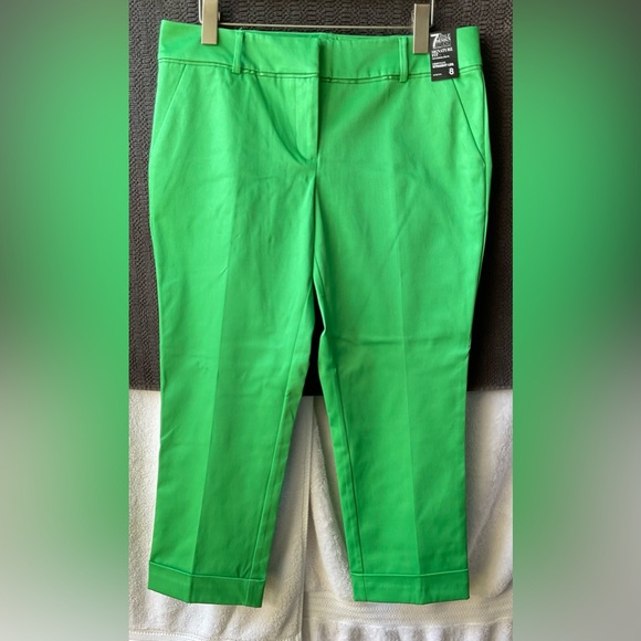 New York & Company Green Cropped Pants With Straight Leg - Picture 9 of 13